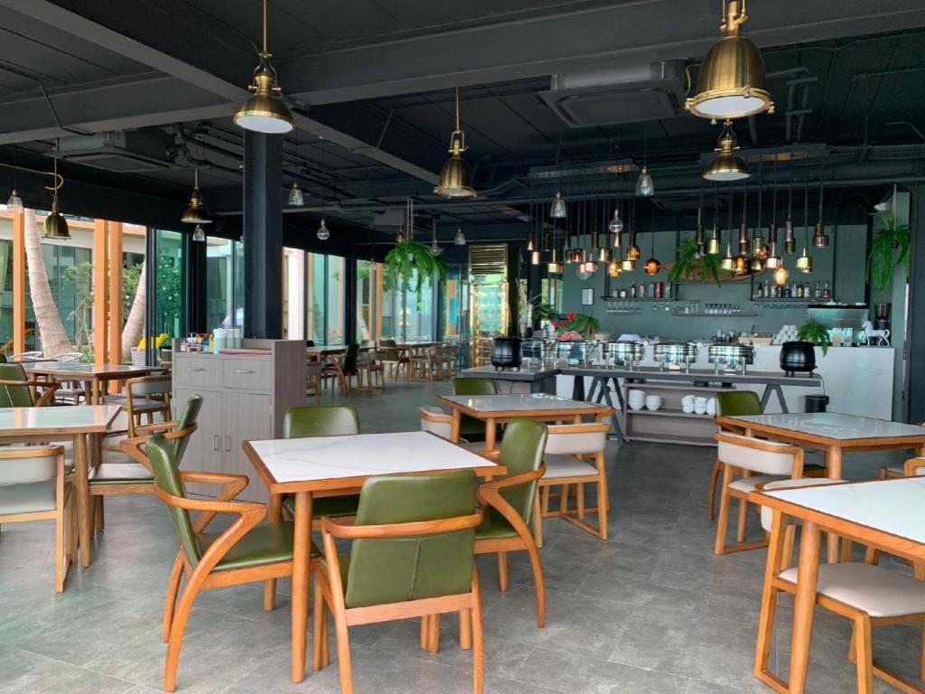 Eco Cozy Beachfront Resort Chaam Hua Hin Exterior photo