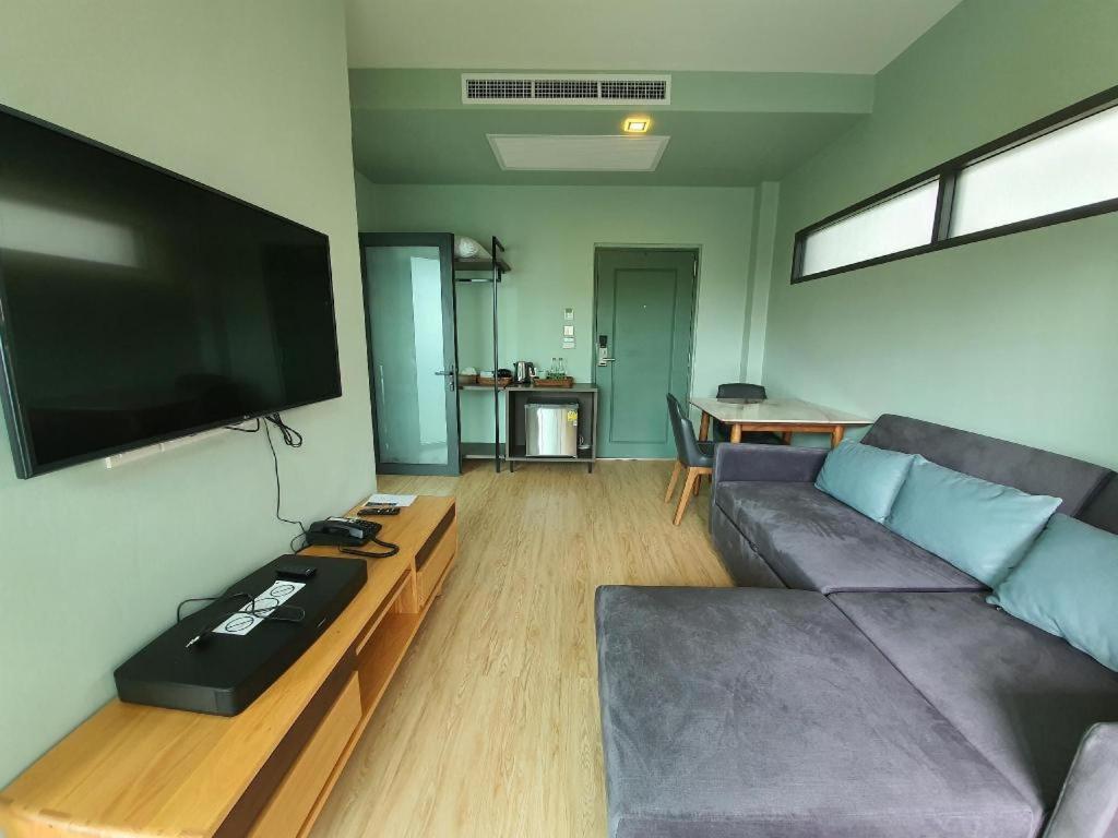 Eco Cozy Beachfront Resort Chaam Hua Hin Exterior photo