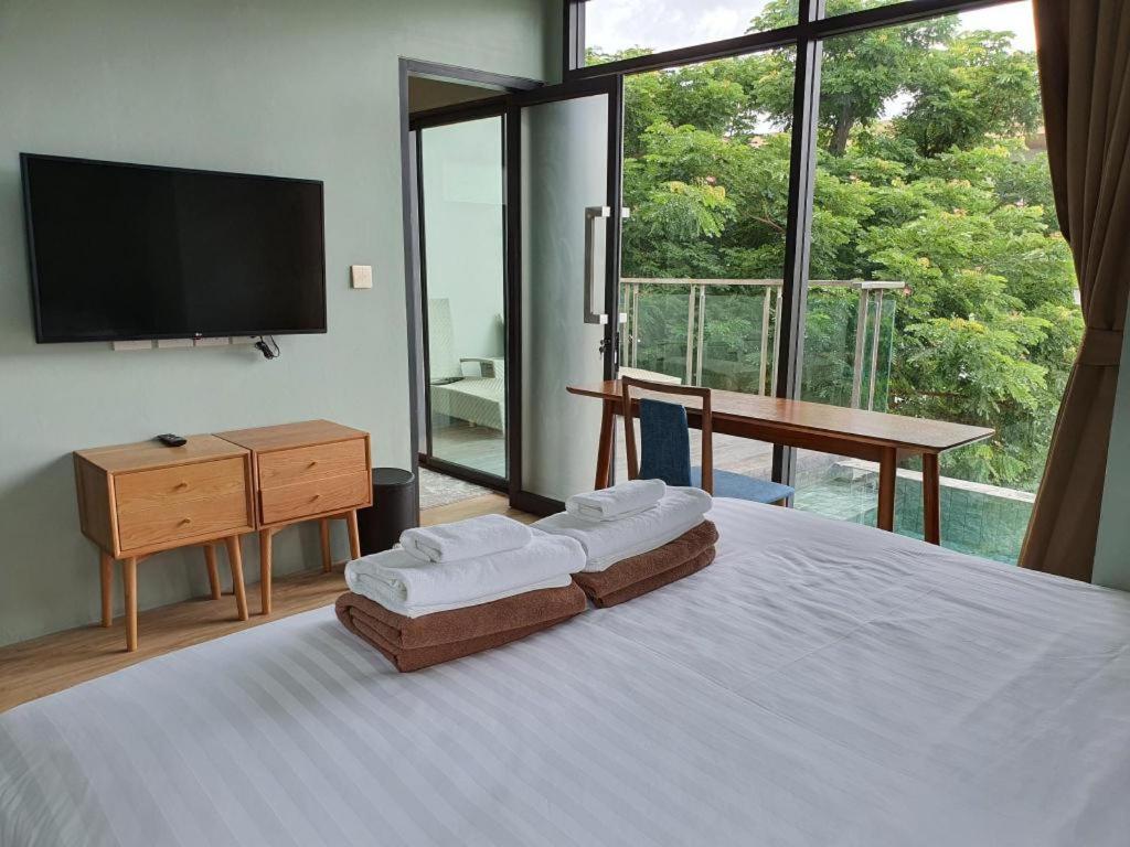 Eco Cozy Beachfront Resort Chaam Hua Hin Exterior photo