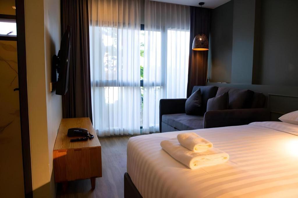 Eco Cozy Beachfront Resort Chaam Hua Hin Exterior photo