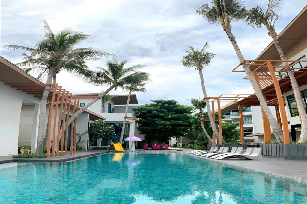 Eco Cozy Beachfront Resort Chaam Hua Hin Exterior photo